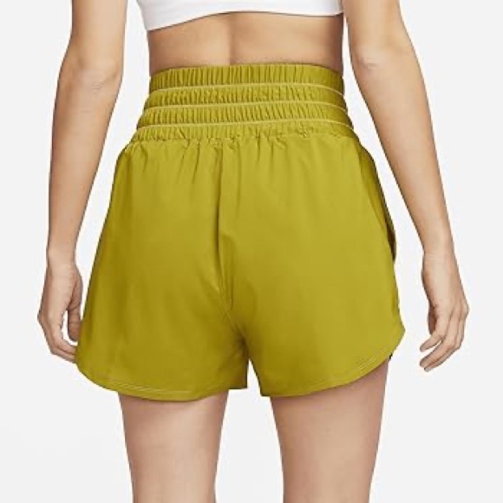 NIKE Women's Athletic Shorts Size XL - Picture 3 of 16